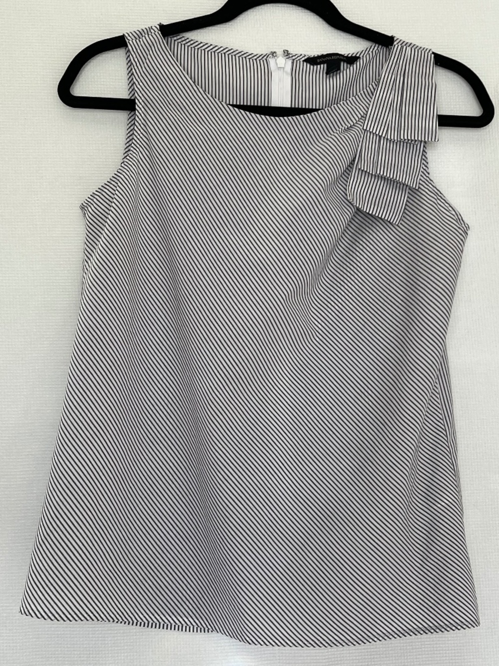 Banana Republic Striped Sleeveless Ruffle Blouse Top Cotton Black White Size XS